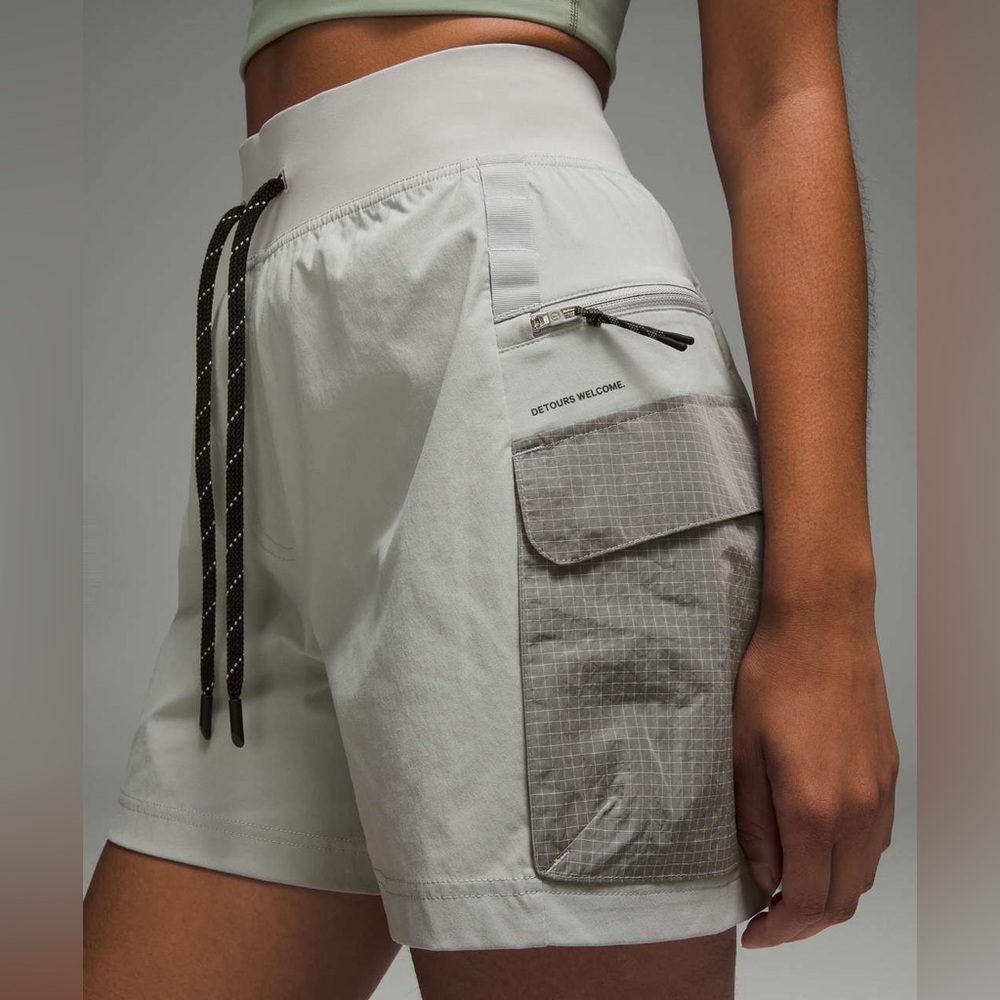 ၁၁Lululemon Multi-Pocket Cargo High-Rise Hiking Short 5"
Seal Grey